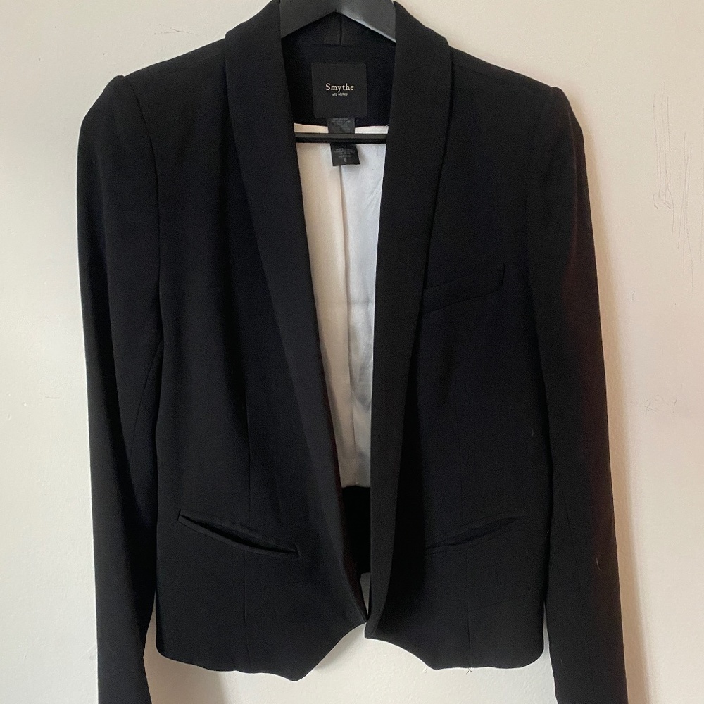 Smythe Blazer - size 6. Lighty worn, but great condition
